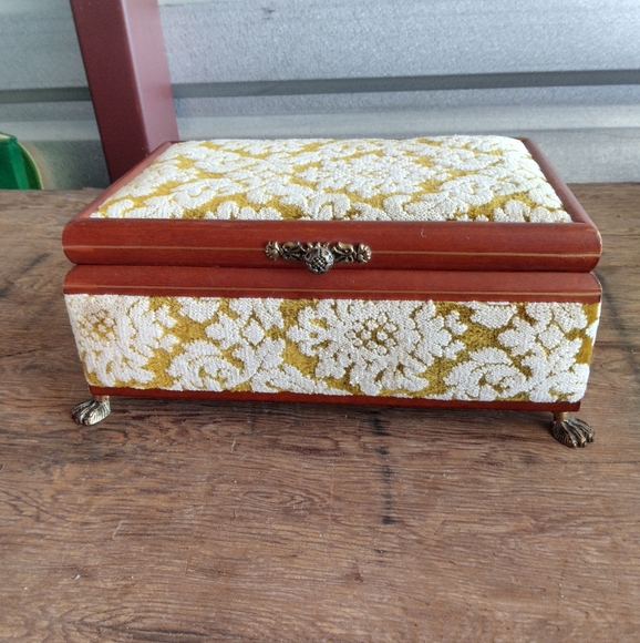 Vintage Mid Century Mele Wood & Damask/Carpet Footed Jewelry Box #A-3 - Picture 1 of 13